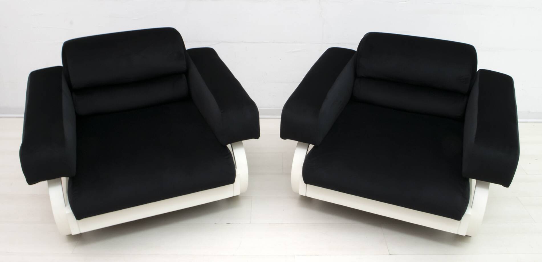 Pair of Mid-Century Modern Italian Velvet Armchairs, 1960s