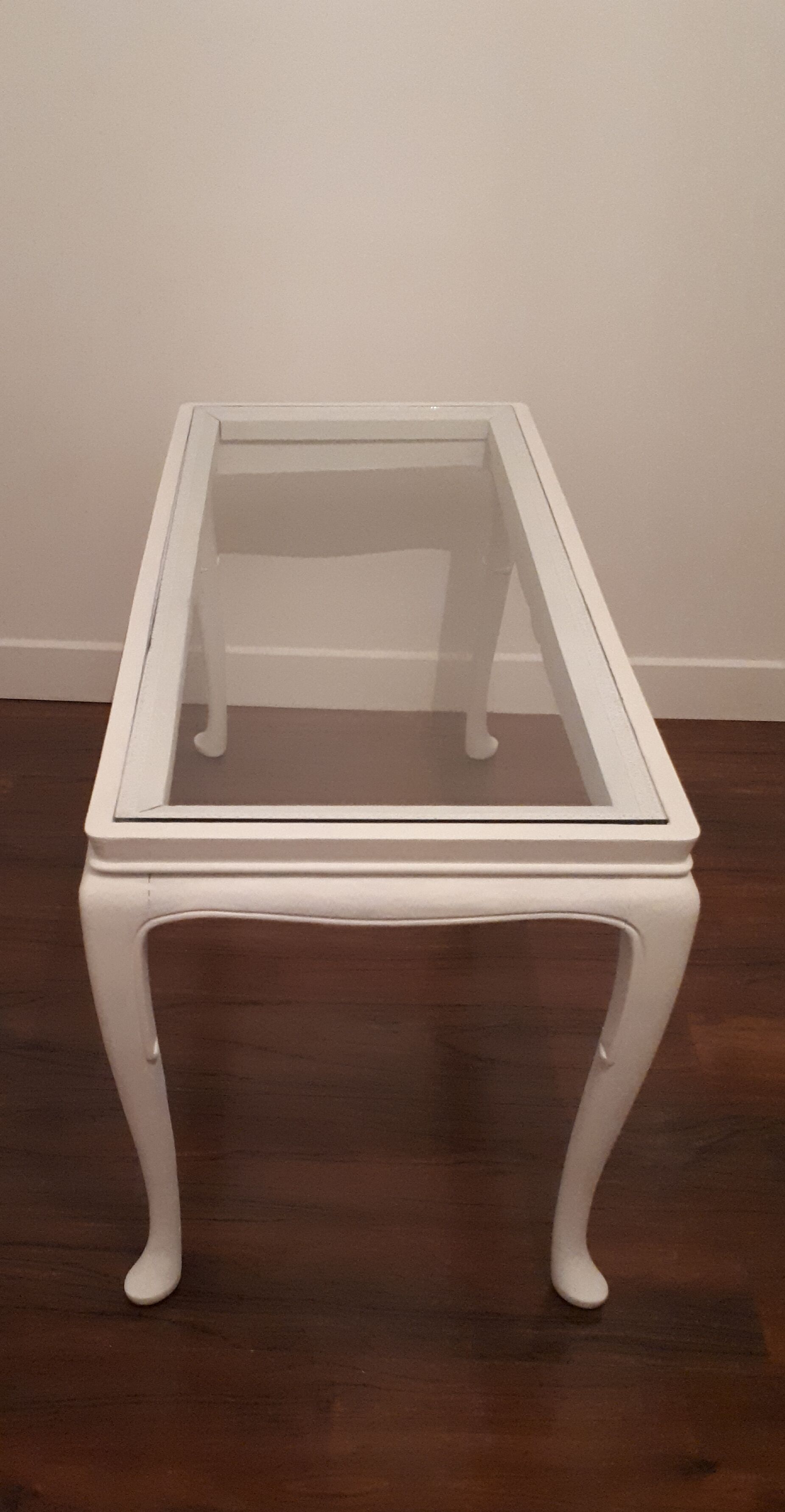 Queen Ann style coffee table in cherry - White