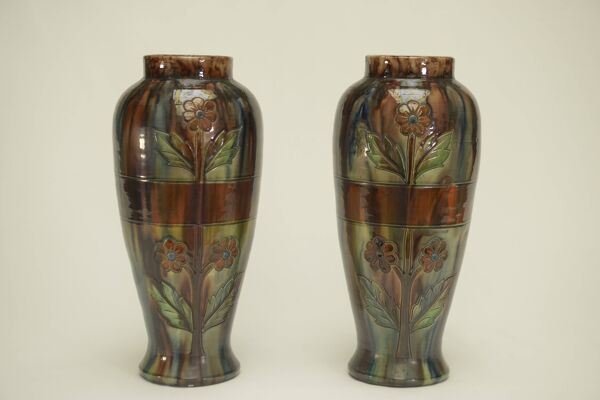 Paire de vases en barbotine début XXème estampillé BELGIUM 158