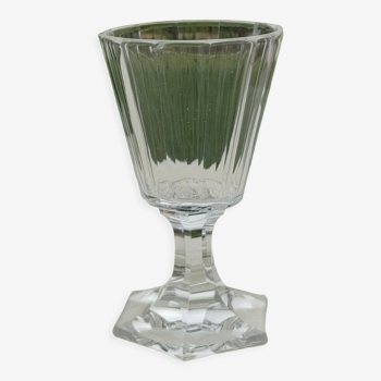 Baccarat verre à vin blanc ou porto cristal taillé à pans coupés, vers 1840
