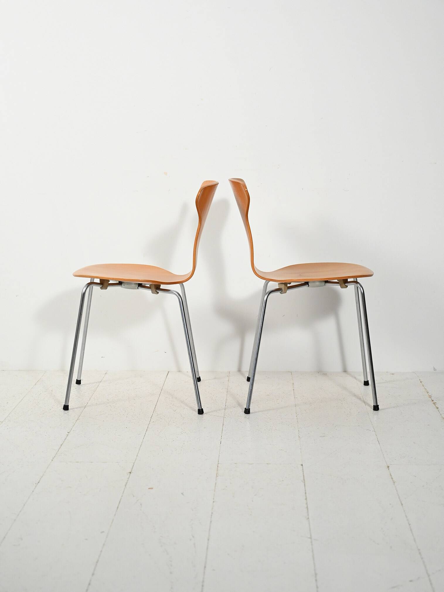Set of 4 “Mosquito” chairs by Arne Jacobsen
