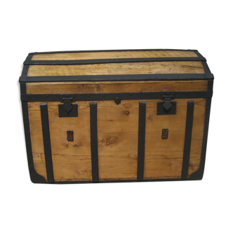 Old Italian curved trunk with fully restored "drawer"