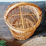 Wicker basket with compartments