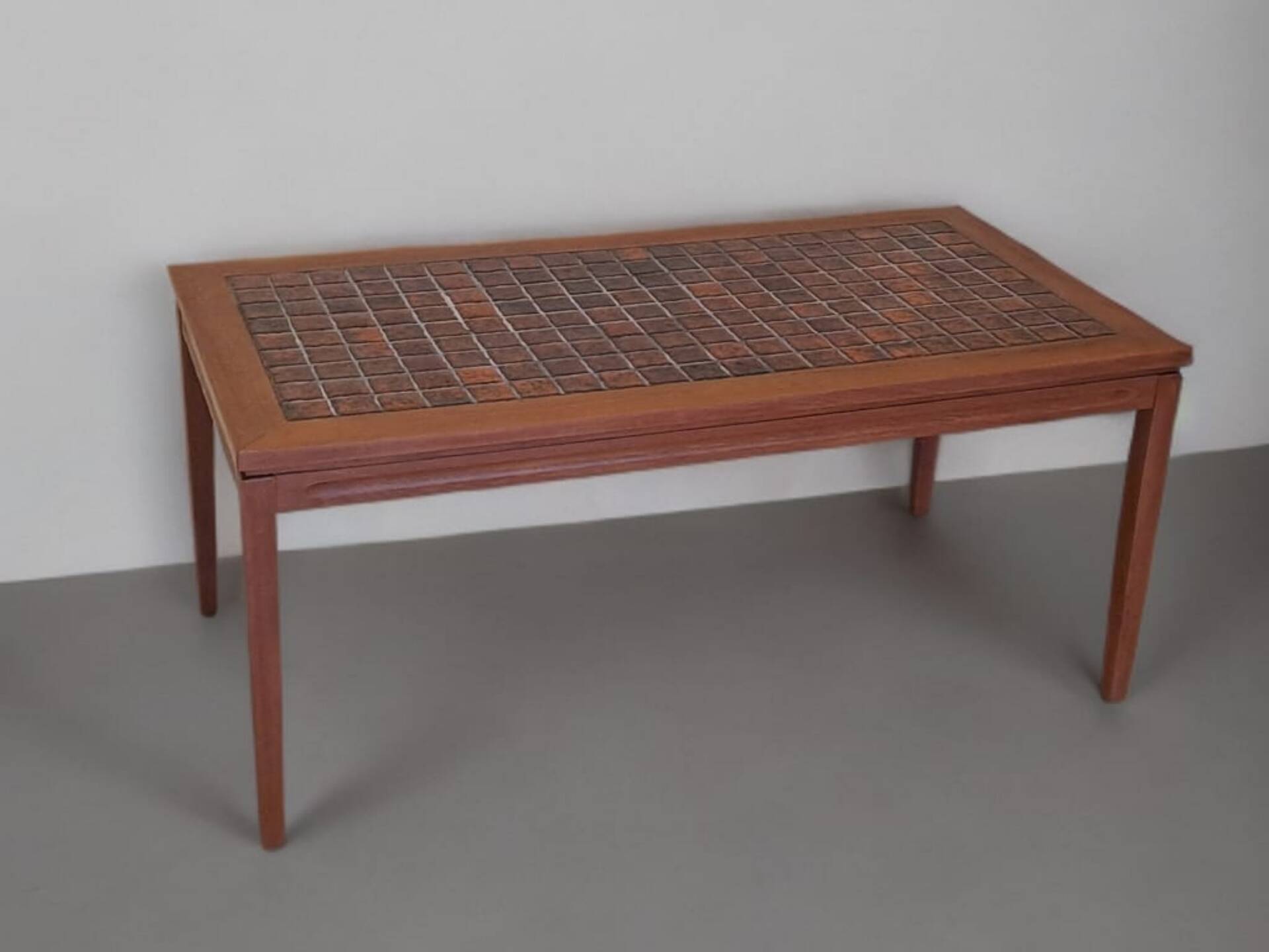 Table basse danoise en teck et céramique, 1960