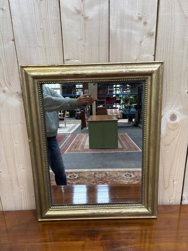 Miroir doré de style Louis XVI