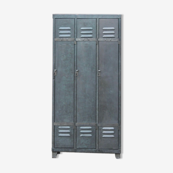 Restored industrial cloakroom