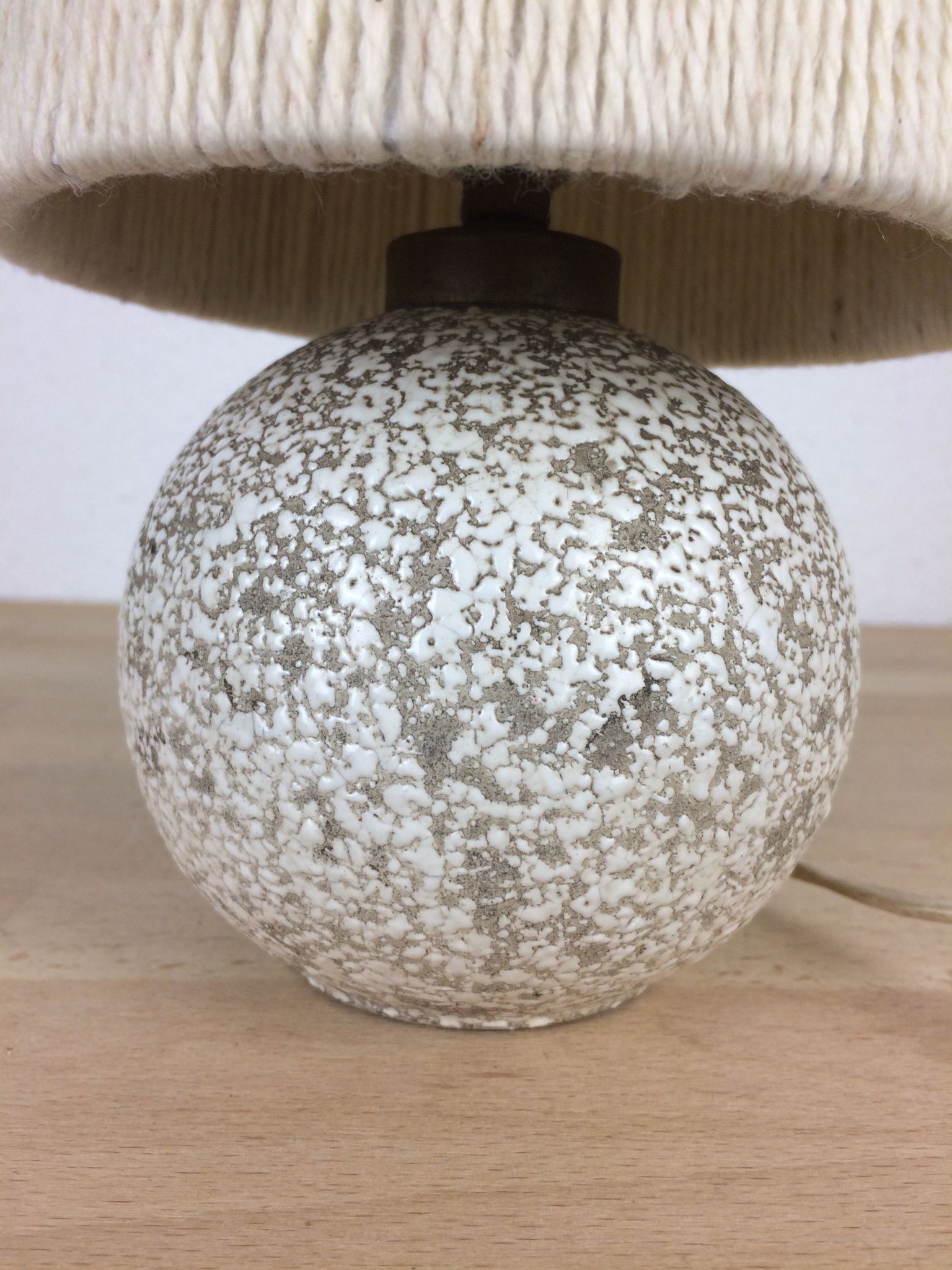 Art Deco ball lamp, white tense ceramic, wool lampshade