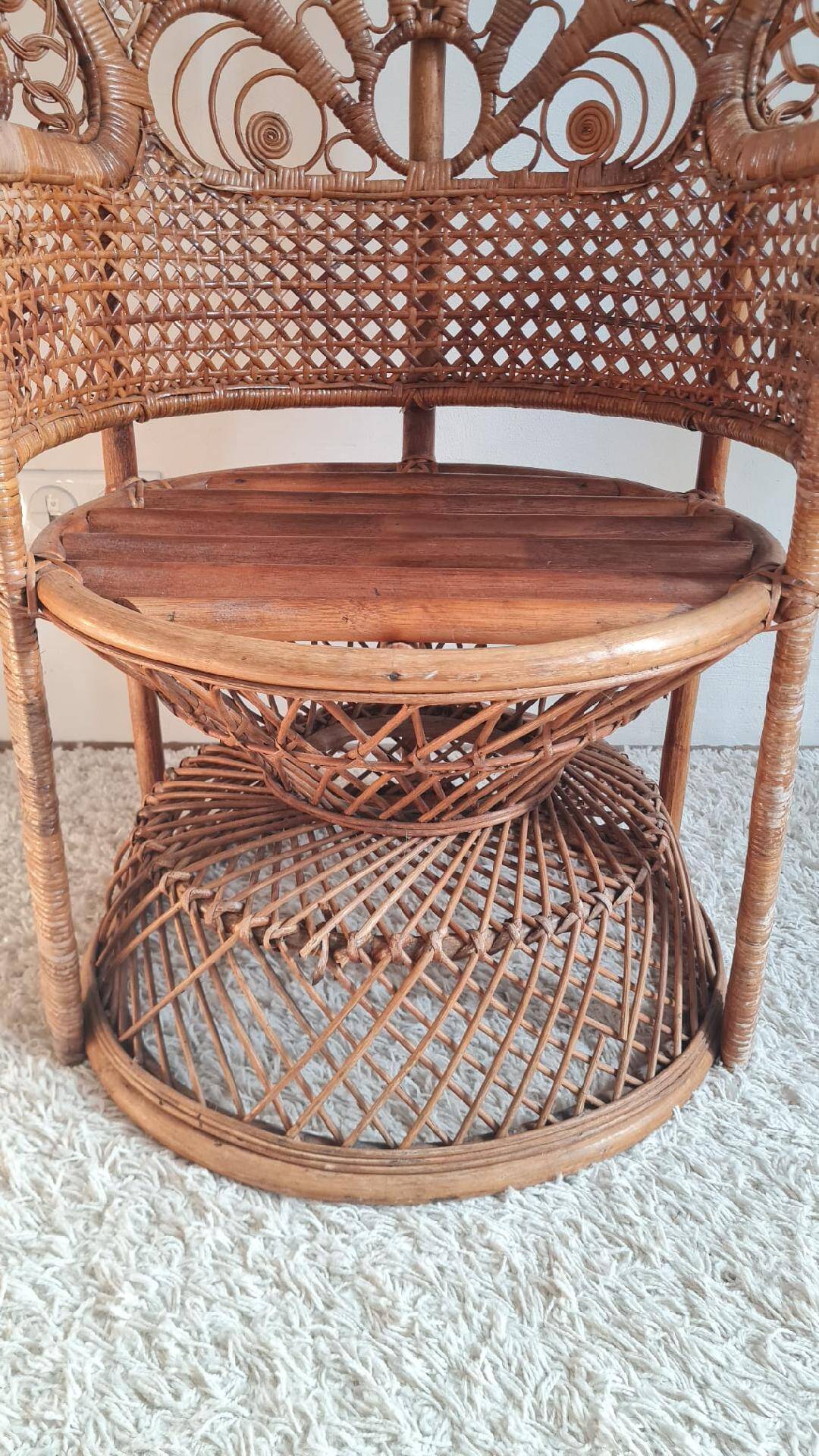 Fauteuil Emmanuelle Peacock rotin vintage
