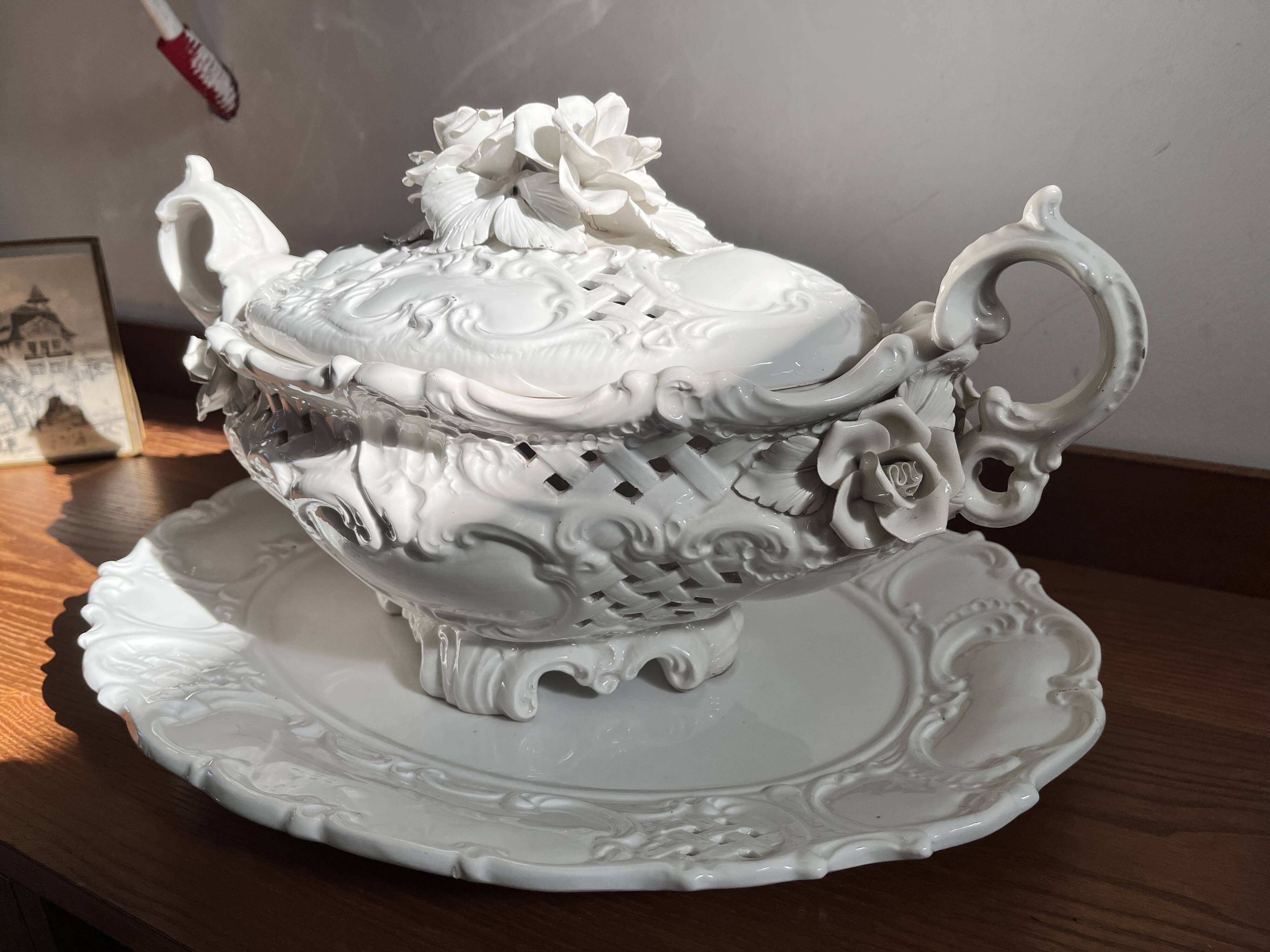 Large antique Italian soup tureen from Val del Brenta with tray – ceramic