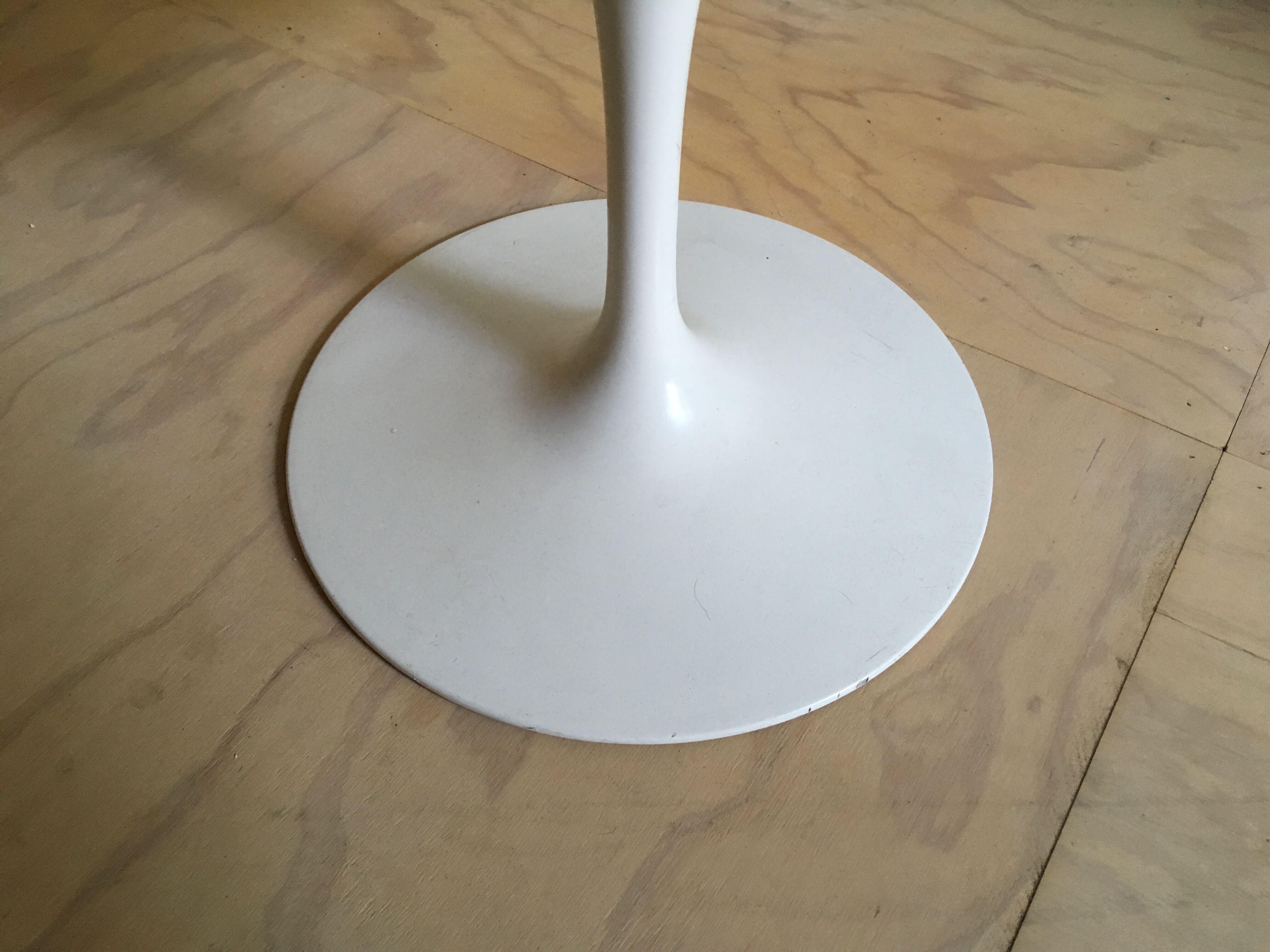 Eero Saarinen Tulip chair, produced by De Coene Courtrai