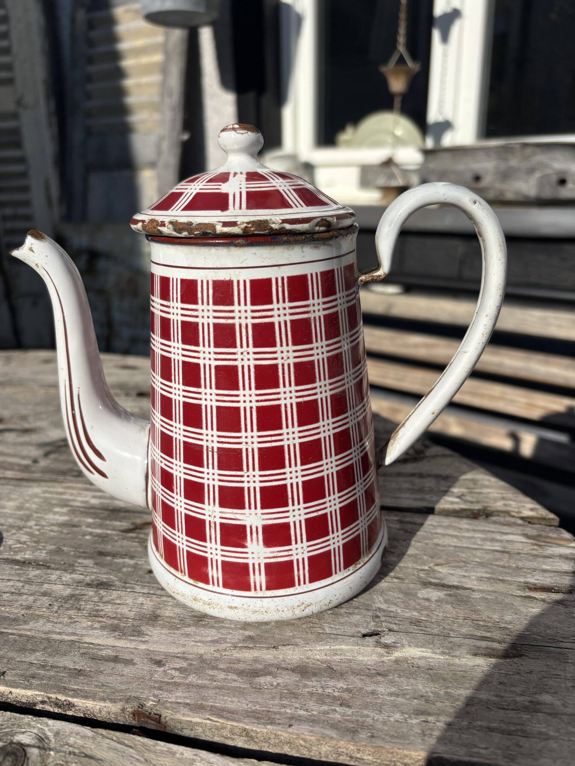 Cafetière à carreaux bordeaux