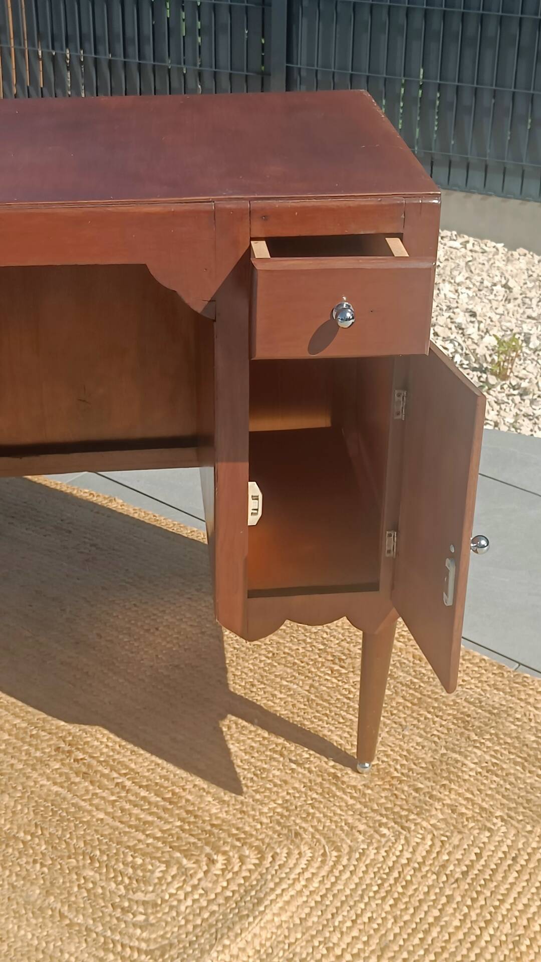 Bureau vintage artisanal en bois