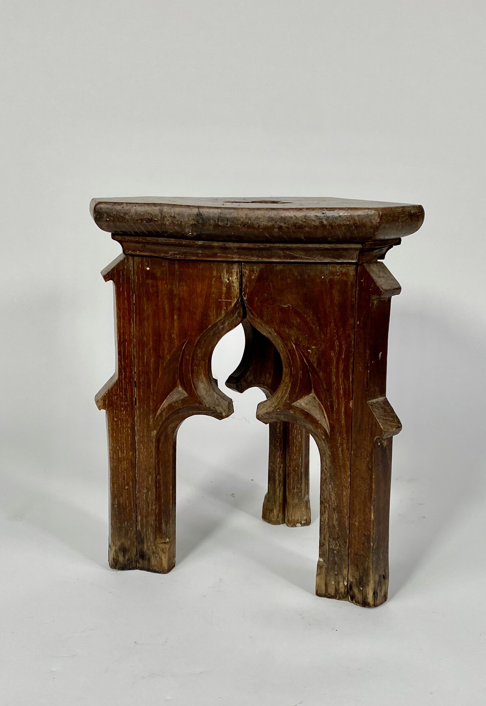 Neo-Gothic stool in solid oak NINETEENTH century