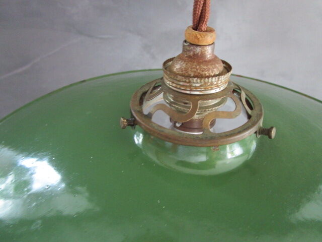 Suspension ancienne en tôle émaillée verte