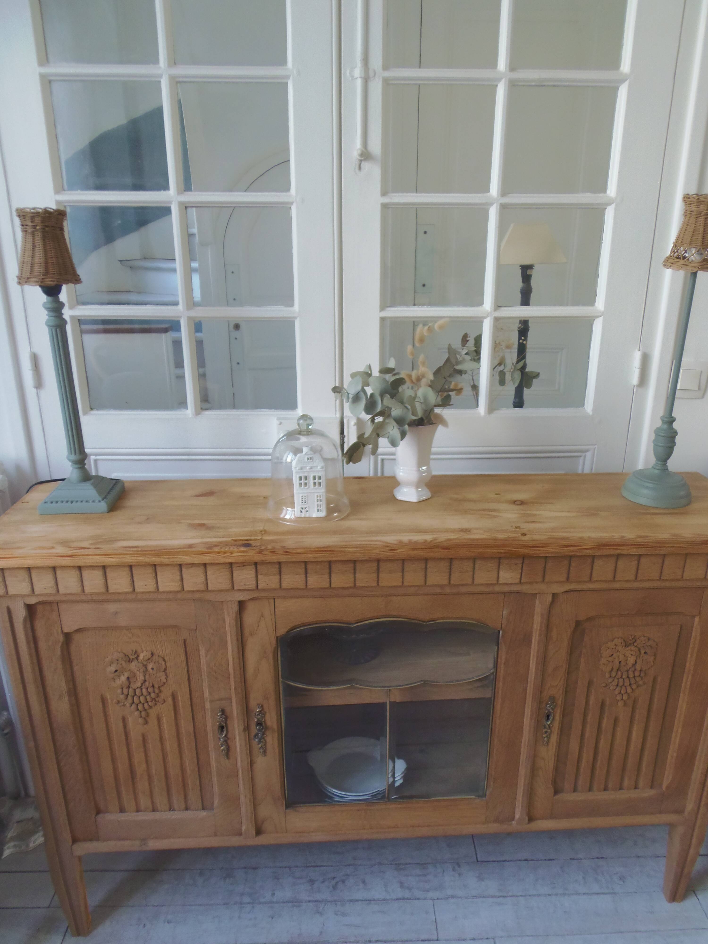 Console, shallow art deco sideboard in raw wood.