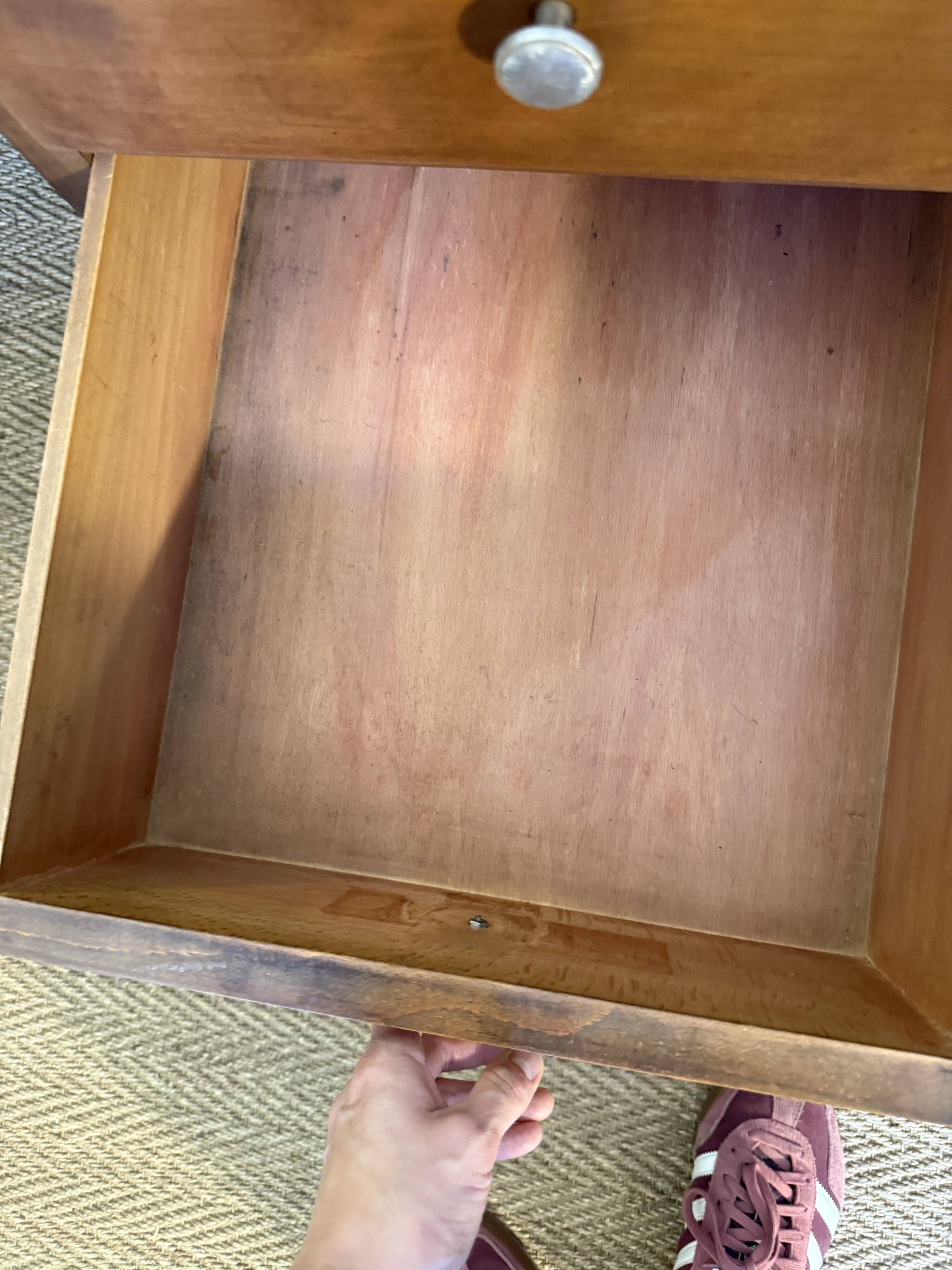 Art Deco desk in wood and walnut veneer.
