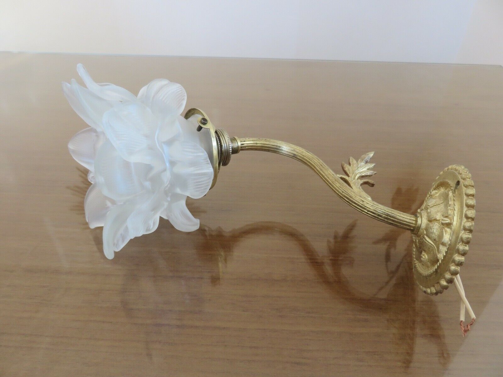 Art Deco wall lamp in bronze and tulip in the shape of pink 30s 40s