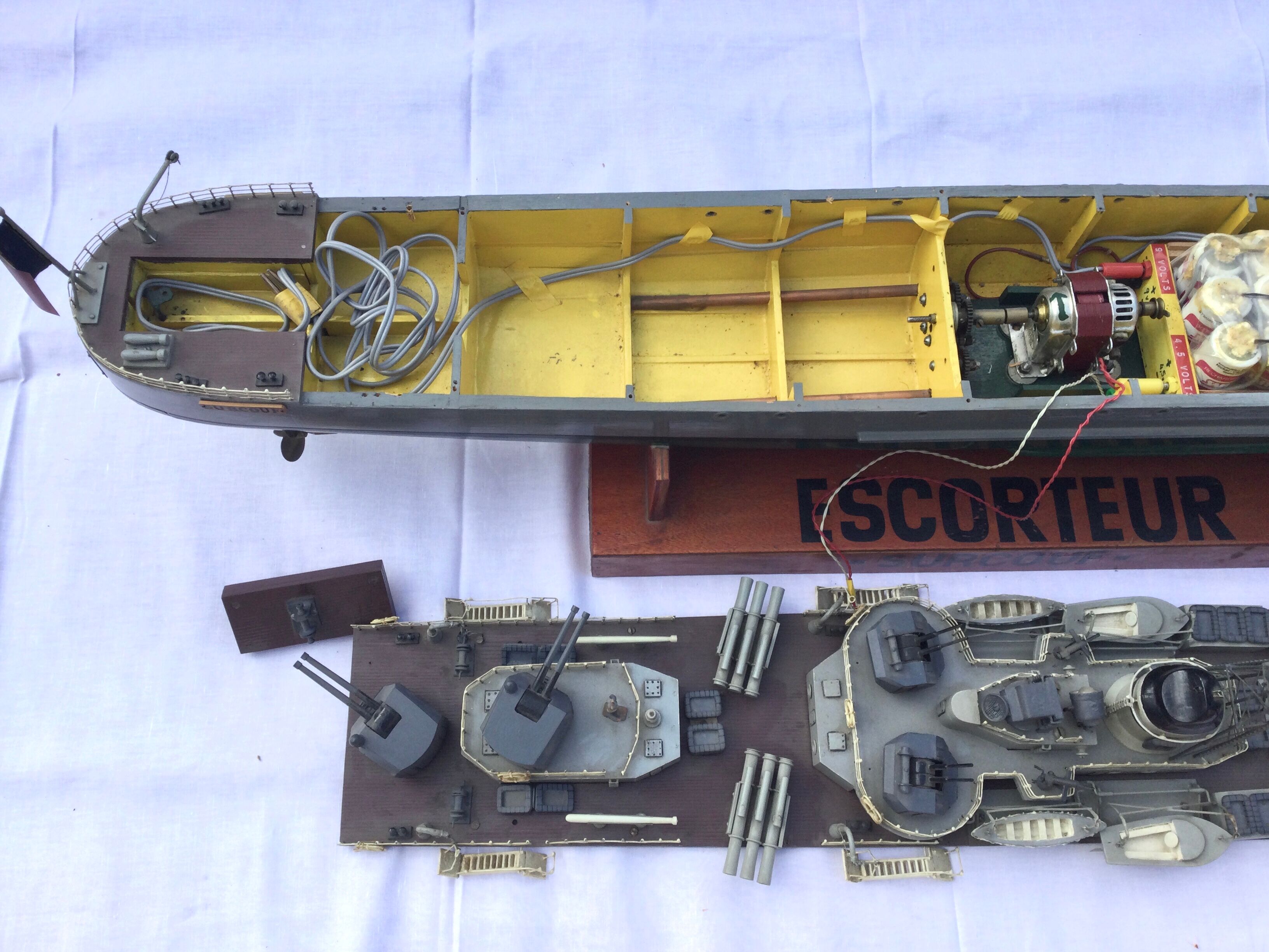Model of boat surcouf wing escort