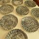 12 assiettes plates moucheté noir manufacture Chantilly France