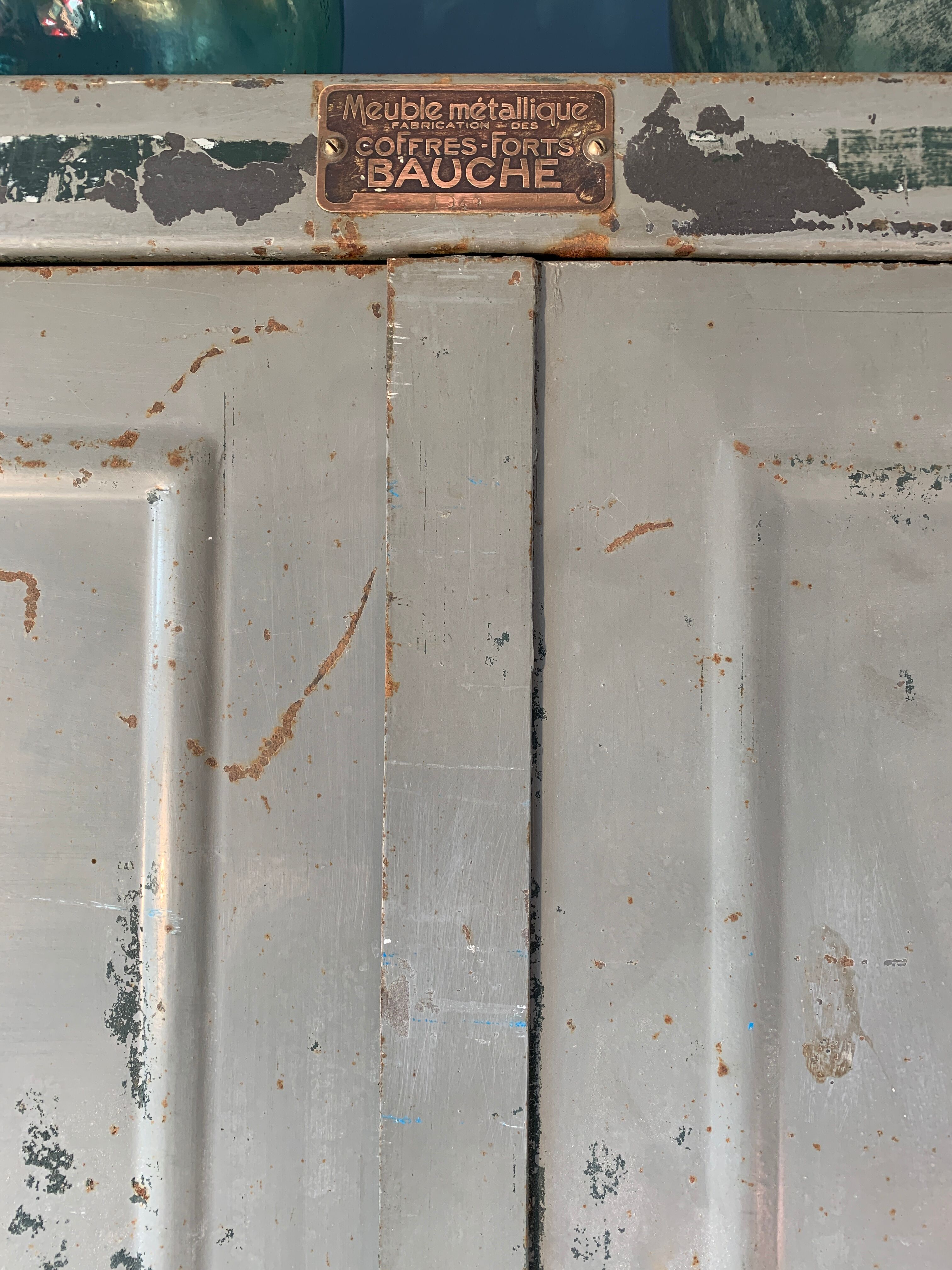 Bauche metal cabinet