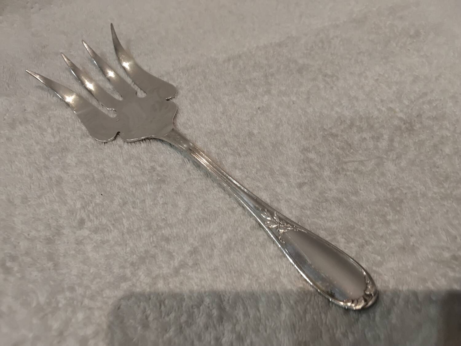 Silver plated fish serving fork, Ercuis goldsmith, laurels