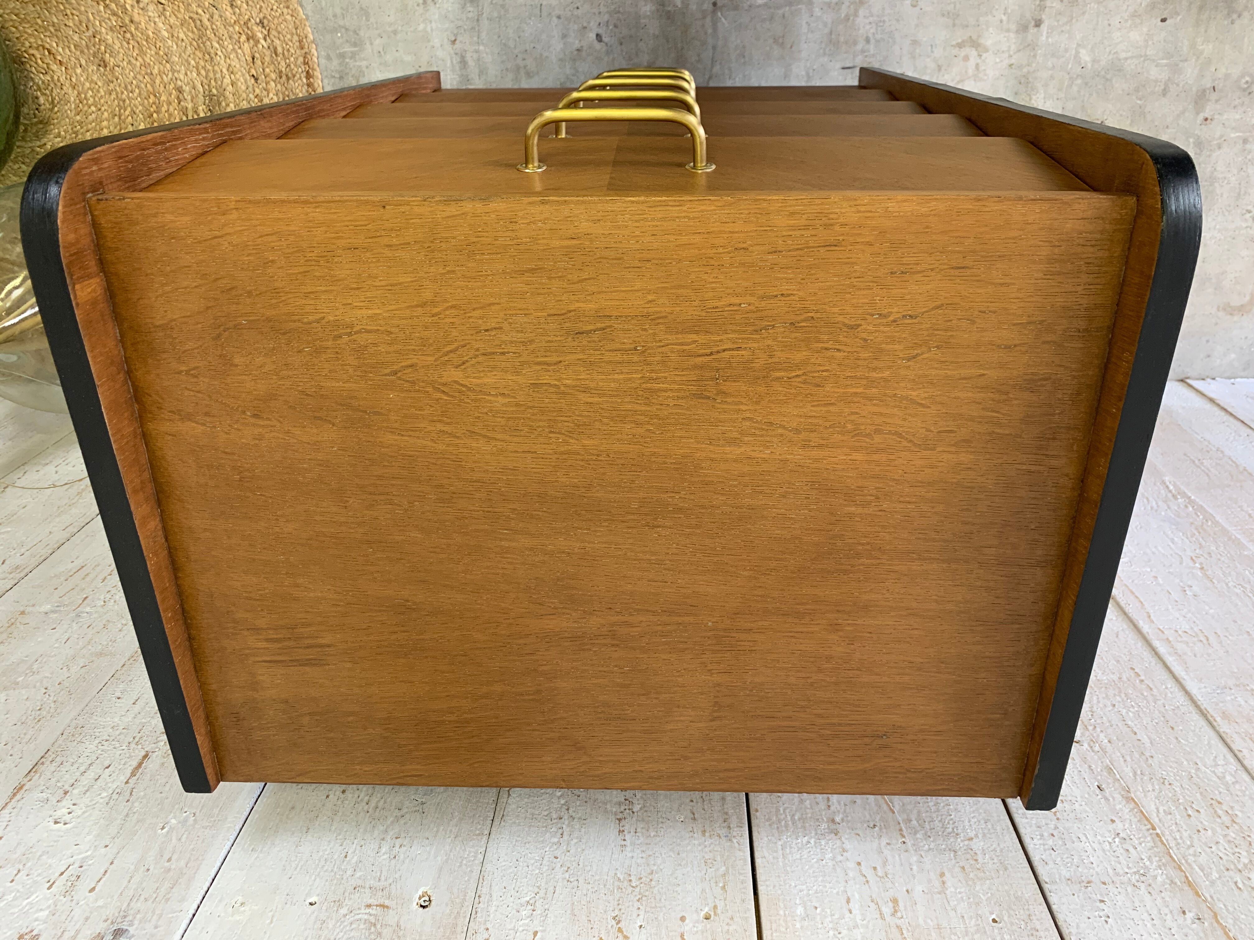 Modernist rag-picker