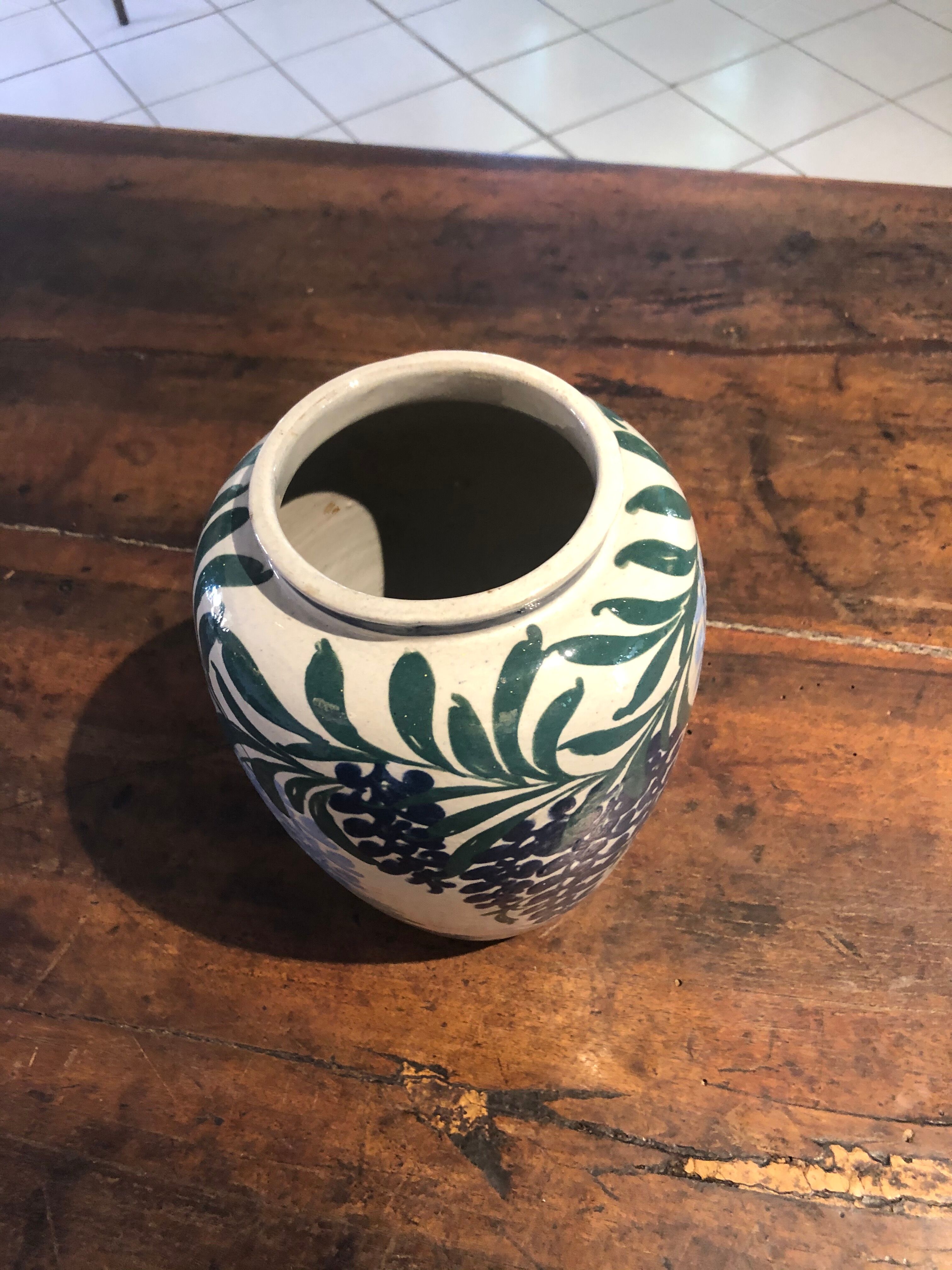 Ceramic vase with floral decorations