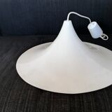 Hat-shaped suspension