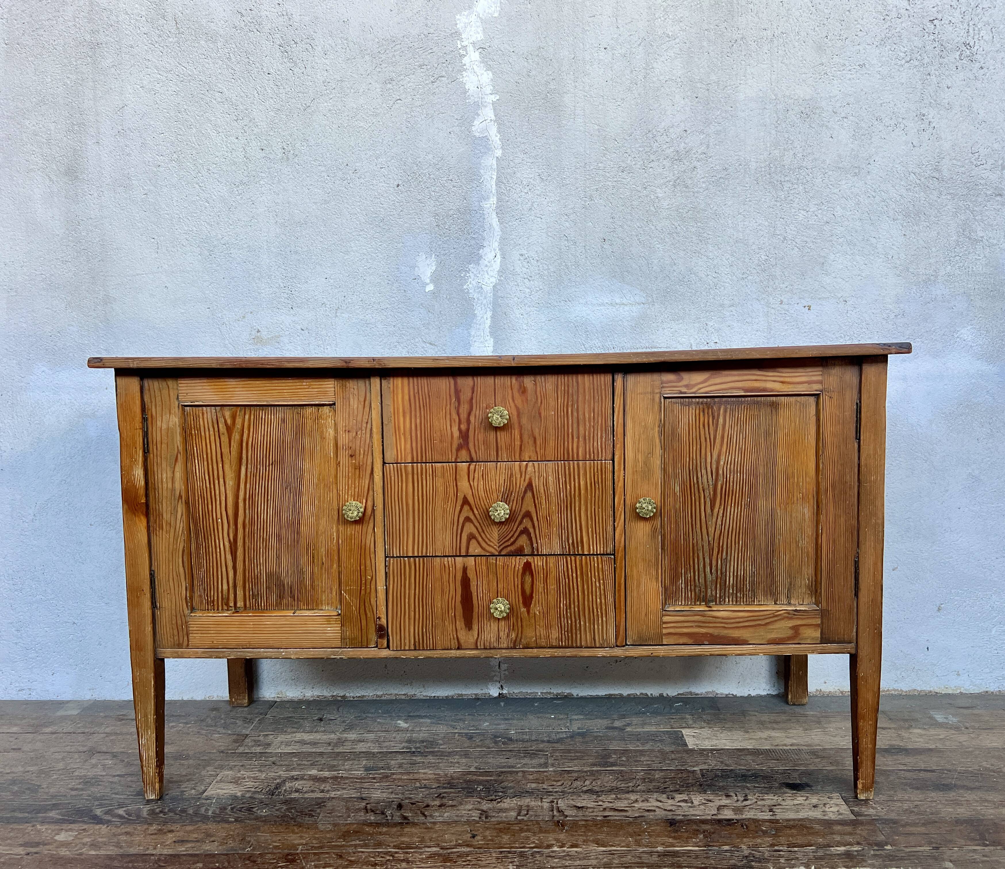Vintage TV unit in pine with a Scandinavian look.