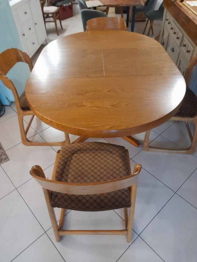 Baumann table and chairs