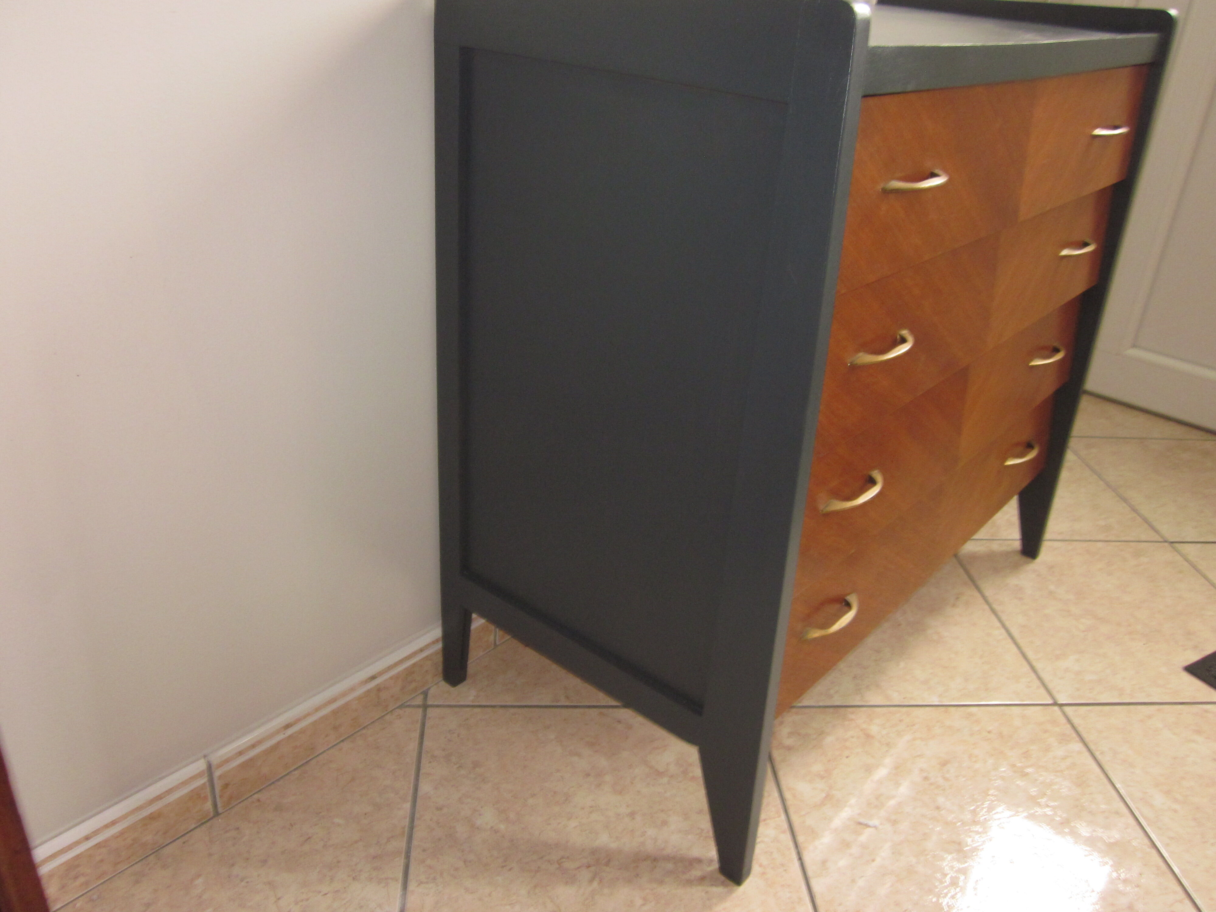 Vintage chest of drawers