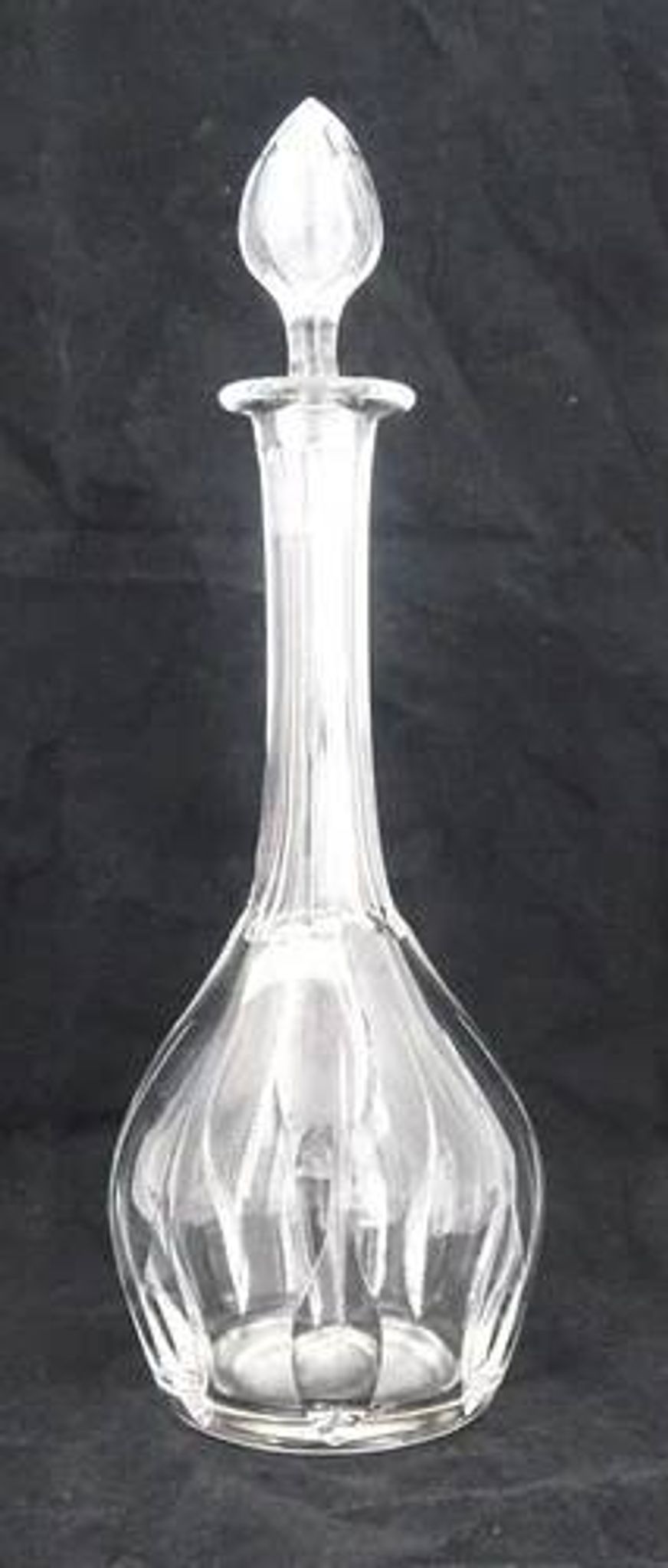 Crystal carafe Saint Louis model Cerdagne, signed, excellent condition.
