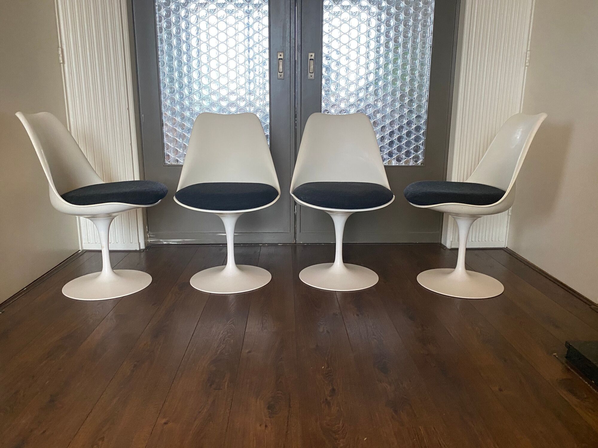 115 Tulip dining chairs by Eero Saarinen for Knoll Inc. / Knoll International