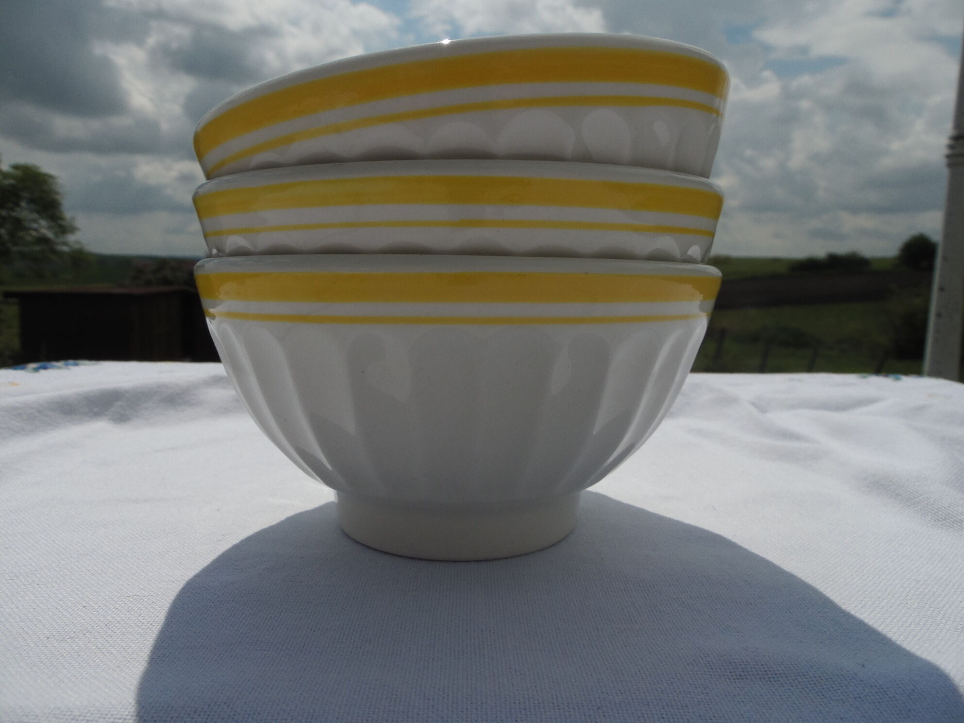 3 bowls faience yellow edging