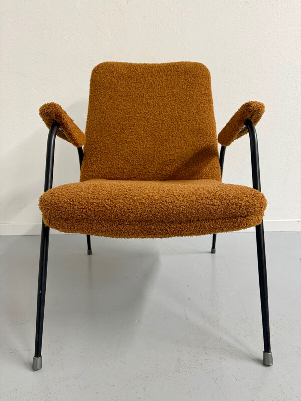 Ancien fauteuil bouclette orange design français des années 50 vintage
