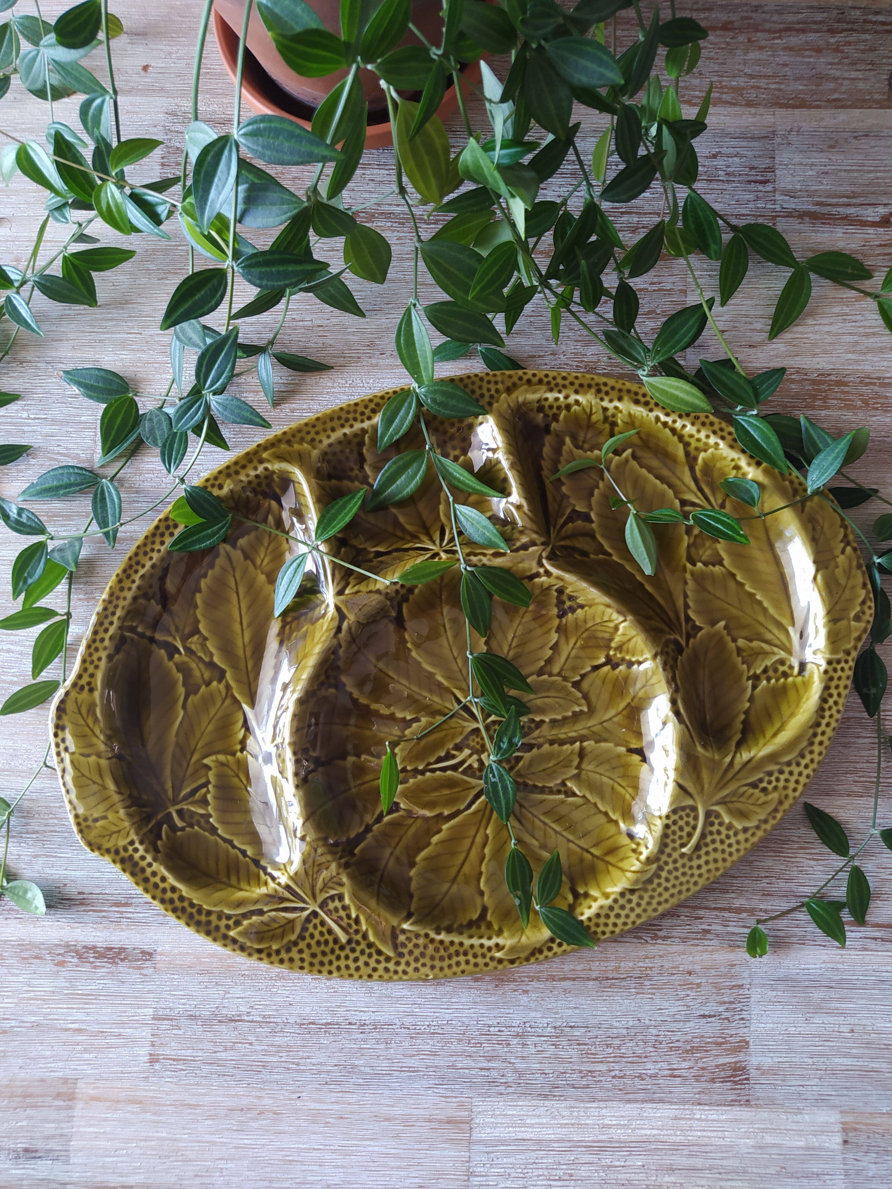 Barbotine presentation dish