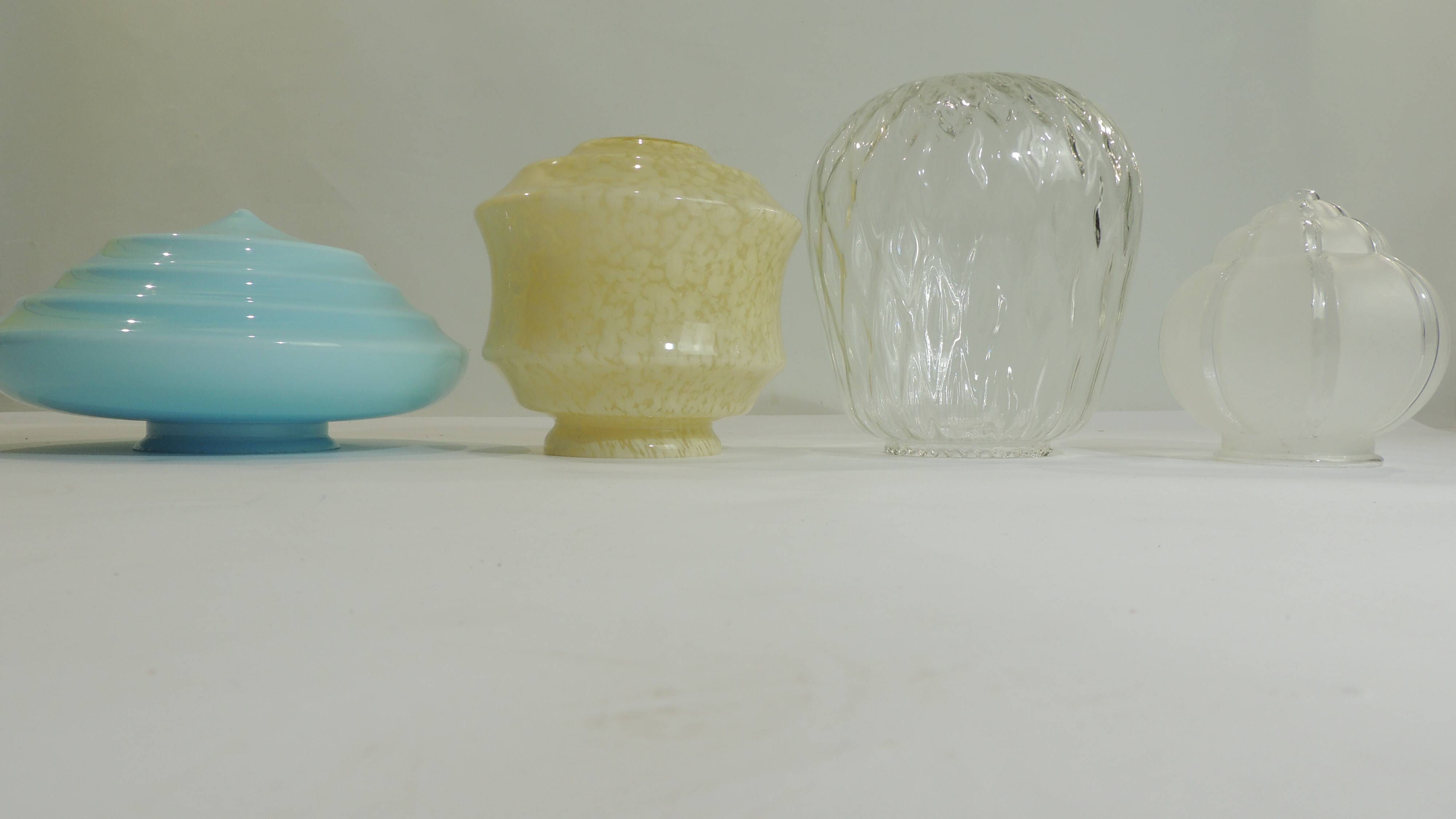 Set of 4 tulip globes vintage glass lampshades from the 70s-80s – Opaline b