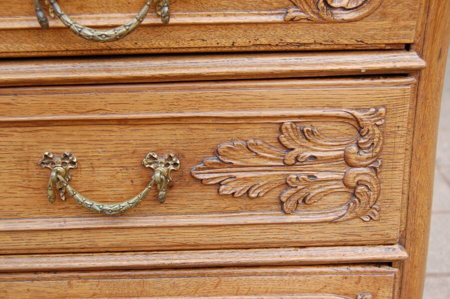 cylinder desk from the Louis XV period in oak, late 18th century