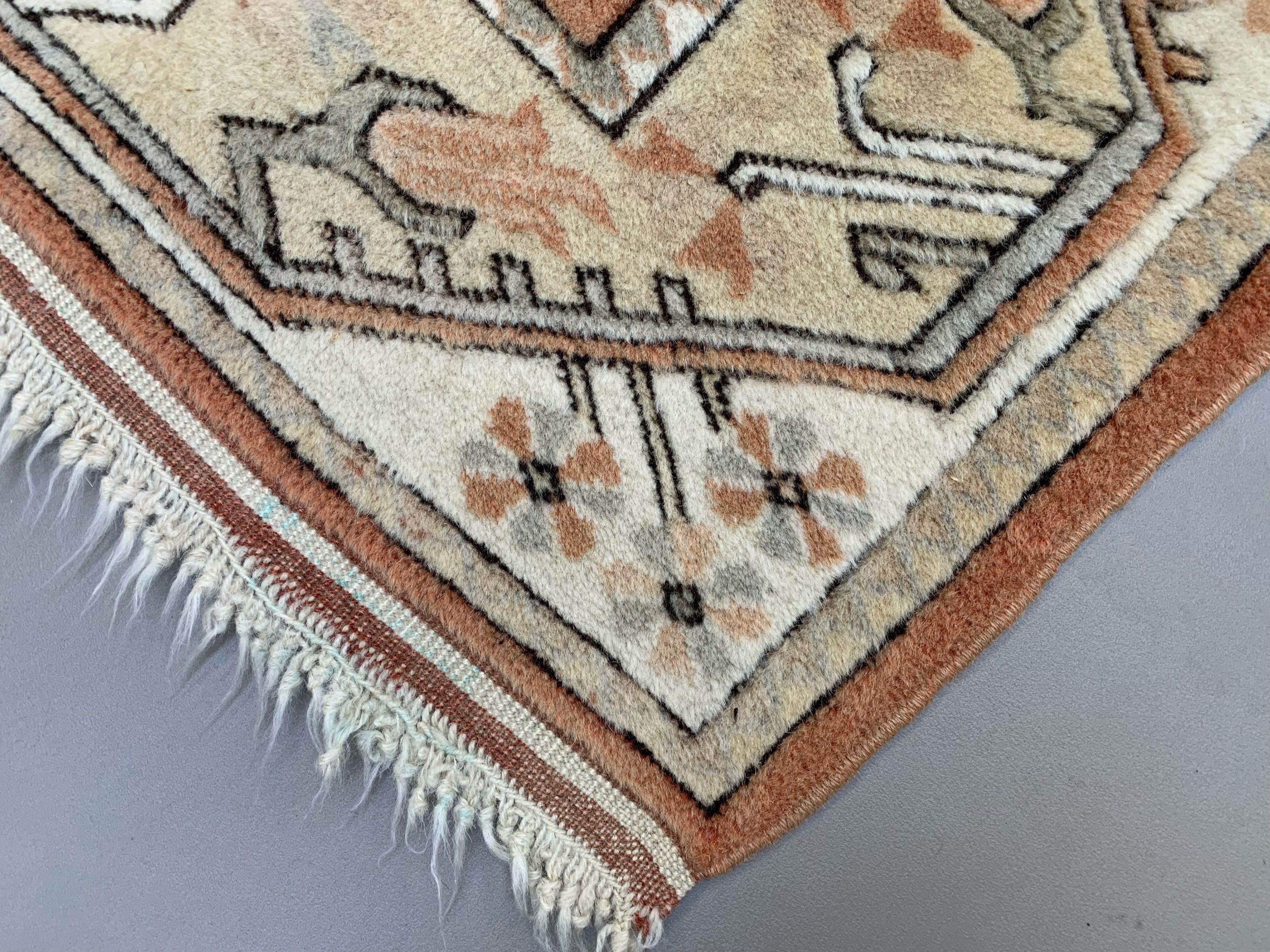 Old Turkish Small Milas Rug 142x85 cm old vintage carpet Ushak Pink Beige Blue