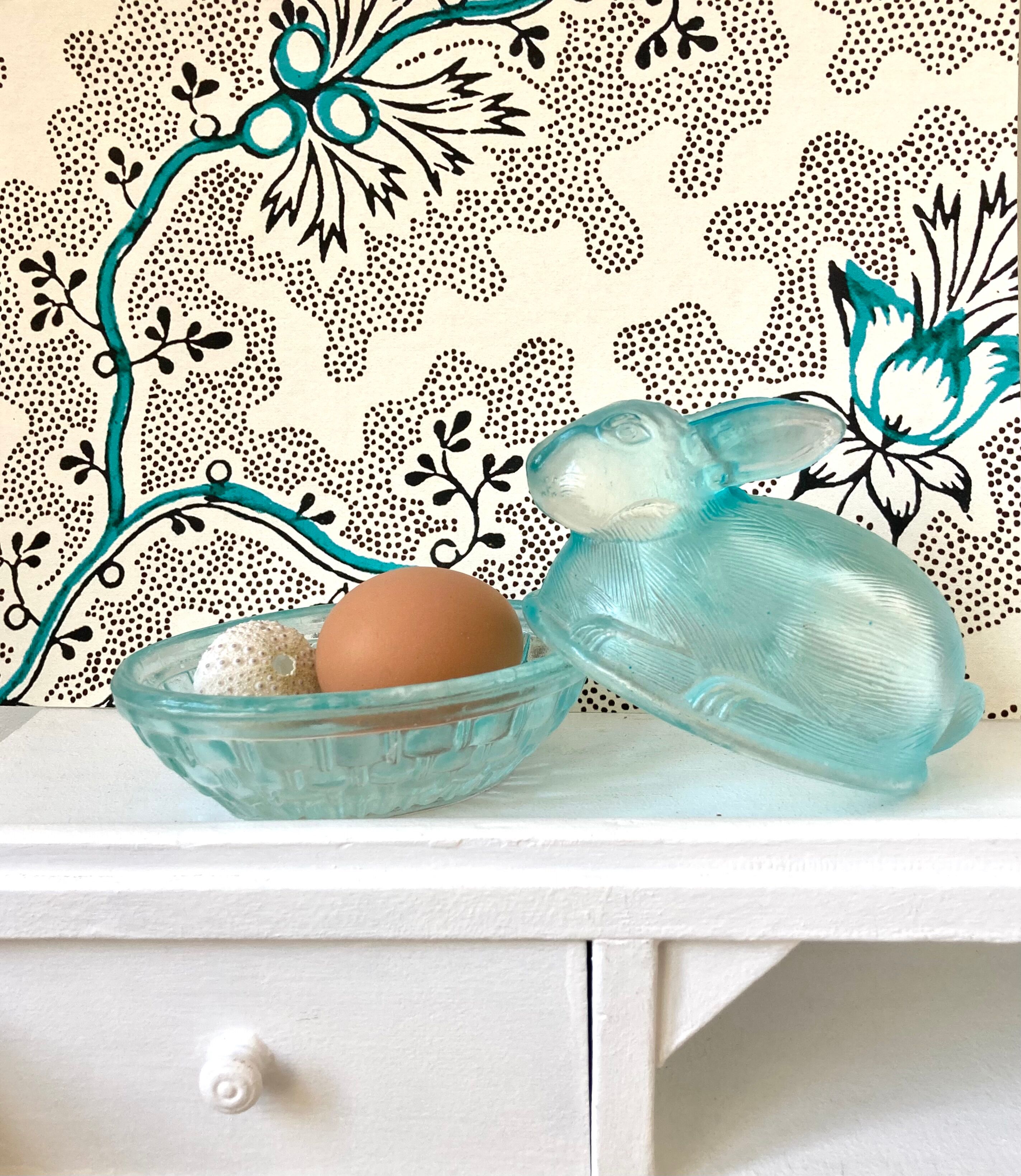 Rabbit-shaped molded glass candy box