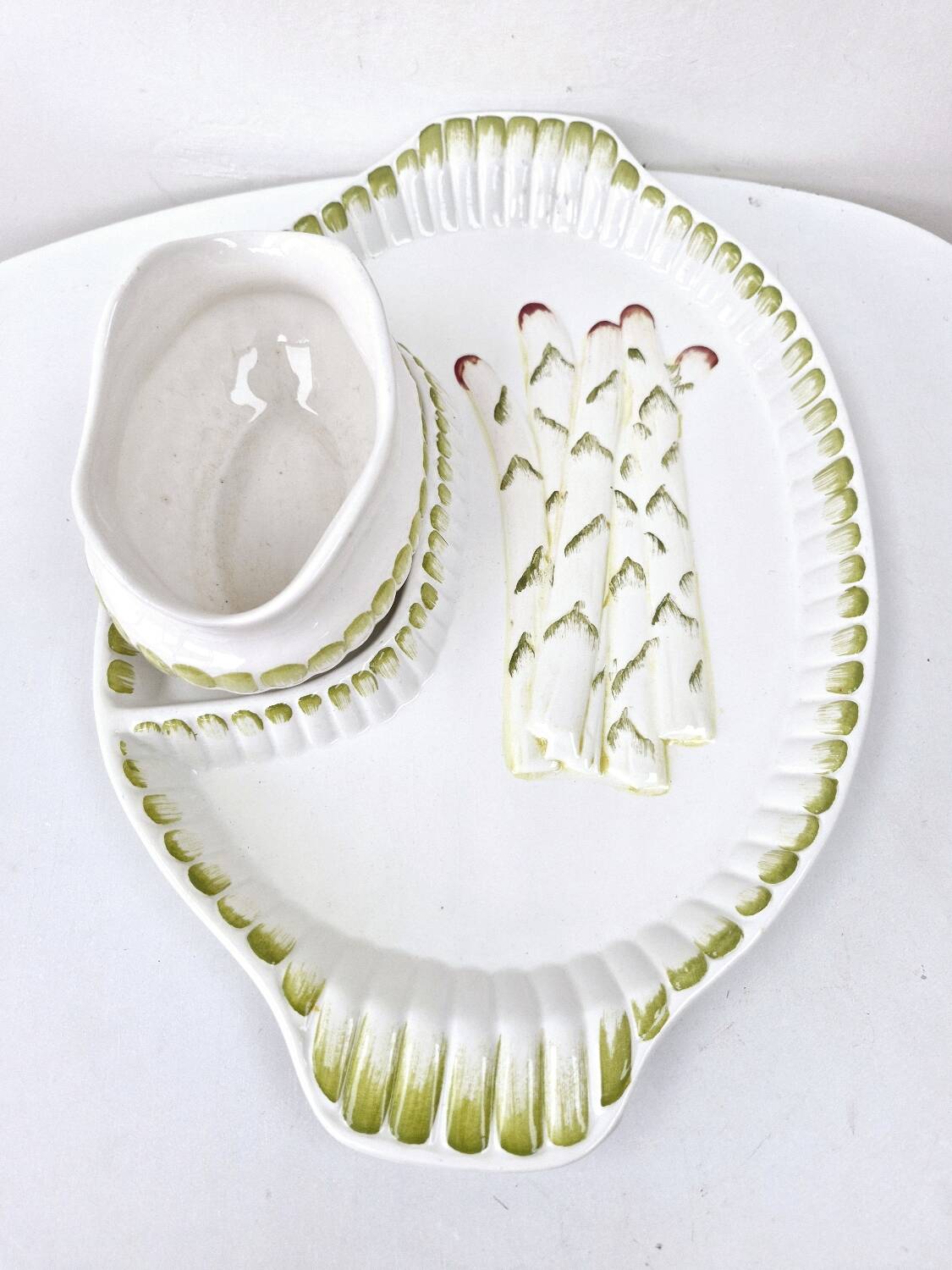 Grand Plat A Asperges Avec Saucier Vintage Céramique Barbotine