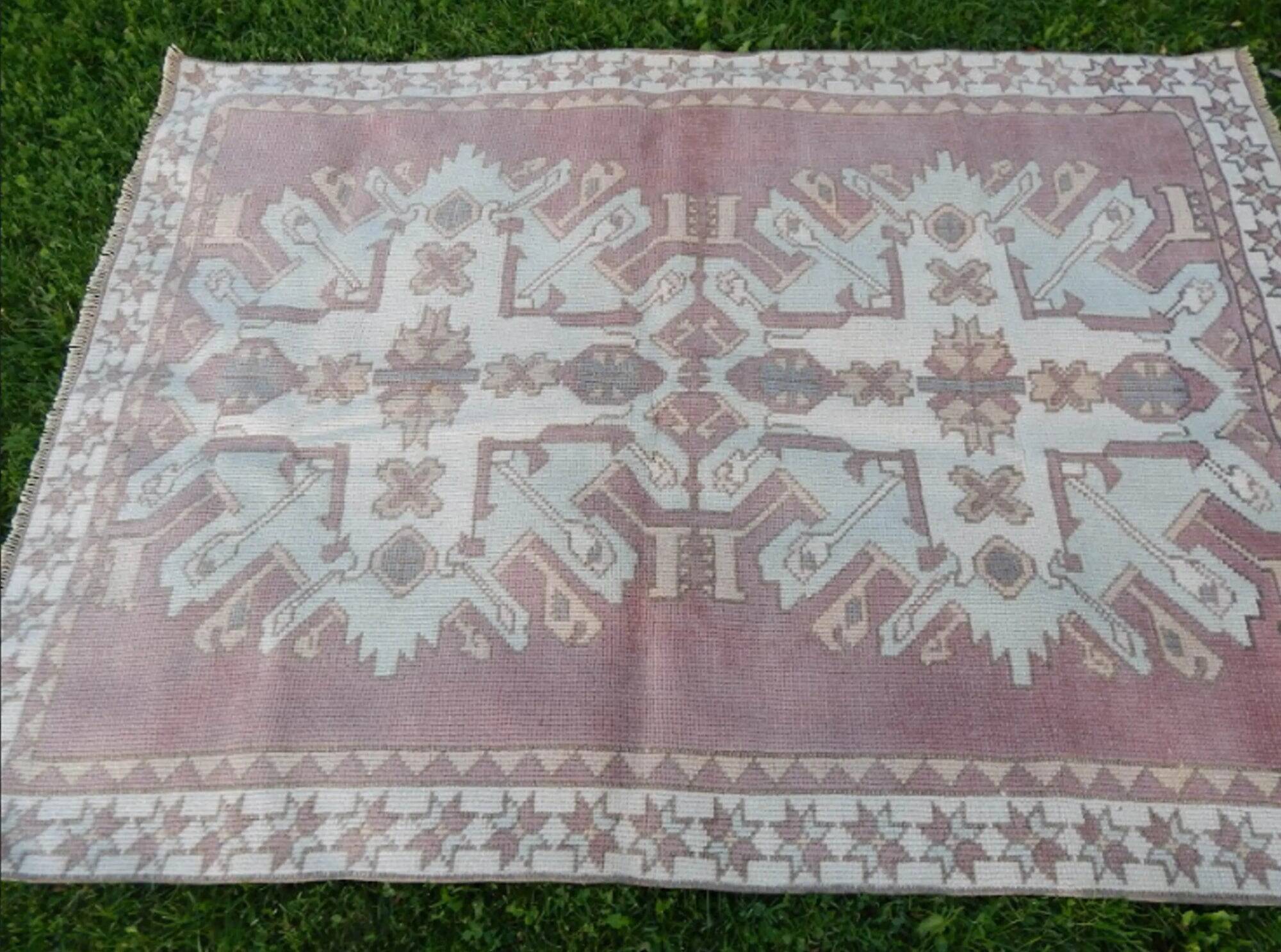 Vintage handmade Turkish rug 120x168 cm