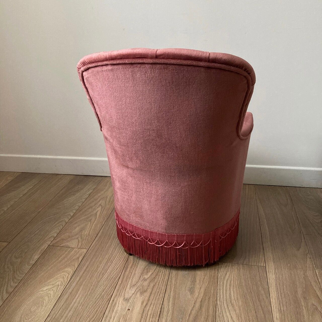Pink toad armchair