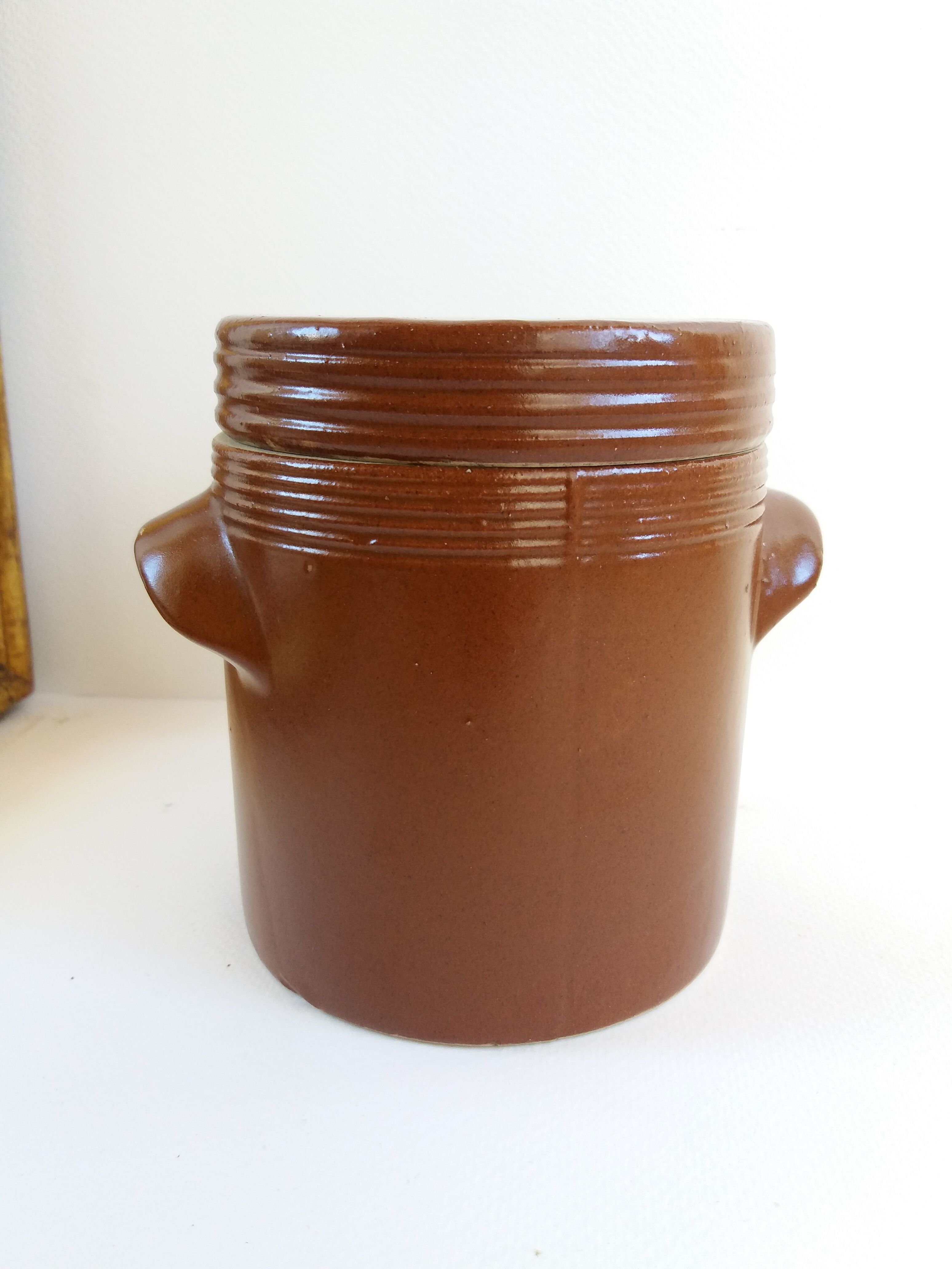 Salt pot in sandstone