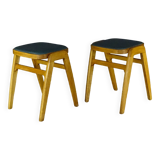 2 tabourets mid-century à pieds compas, vers 1950 skaï vert et  hêtre  blond