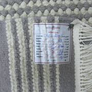 Handmade artisanal rug in Wool – Modern and natural design in Beige Ecru