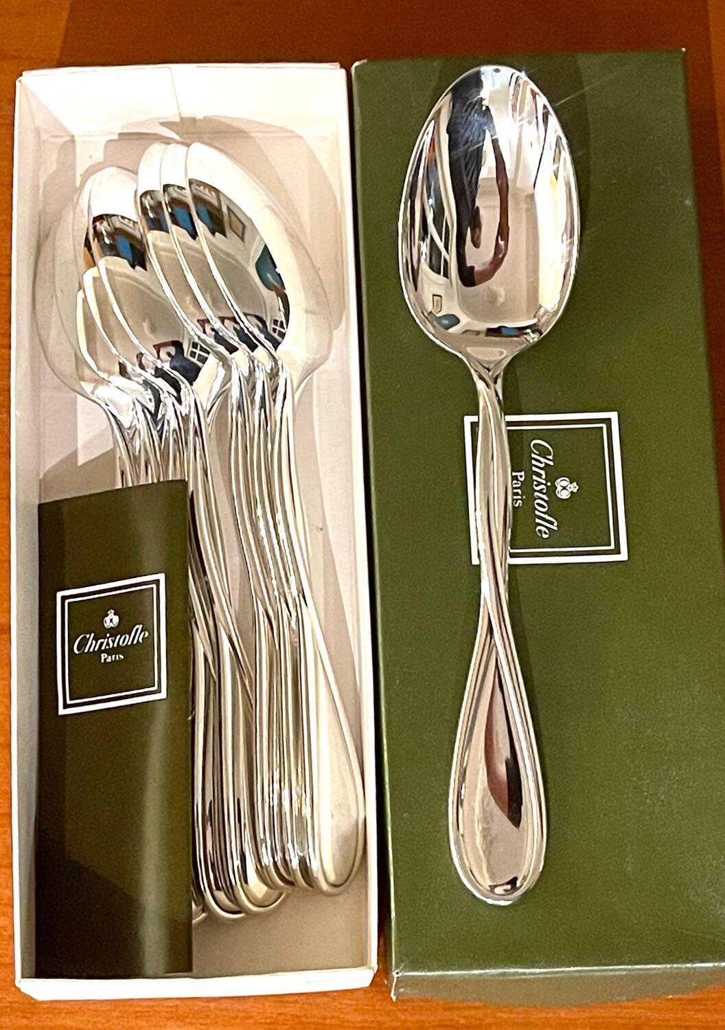 Christofle galea, 8 standard 19 cm spoons in very good condition.