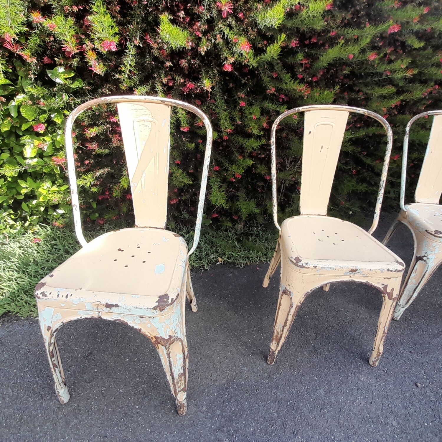 Lot 4 chairs A by Tolix
