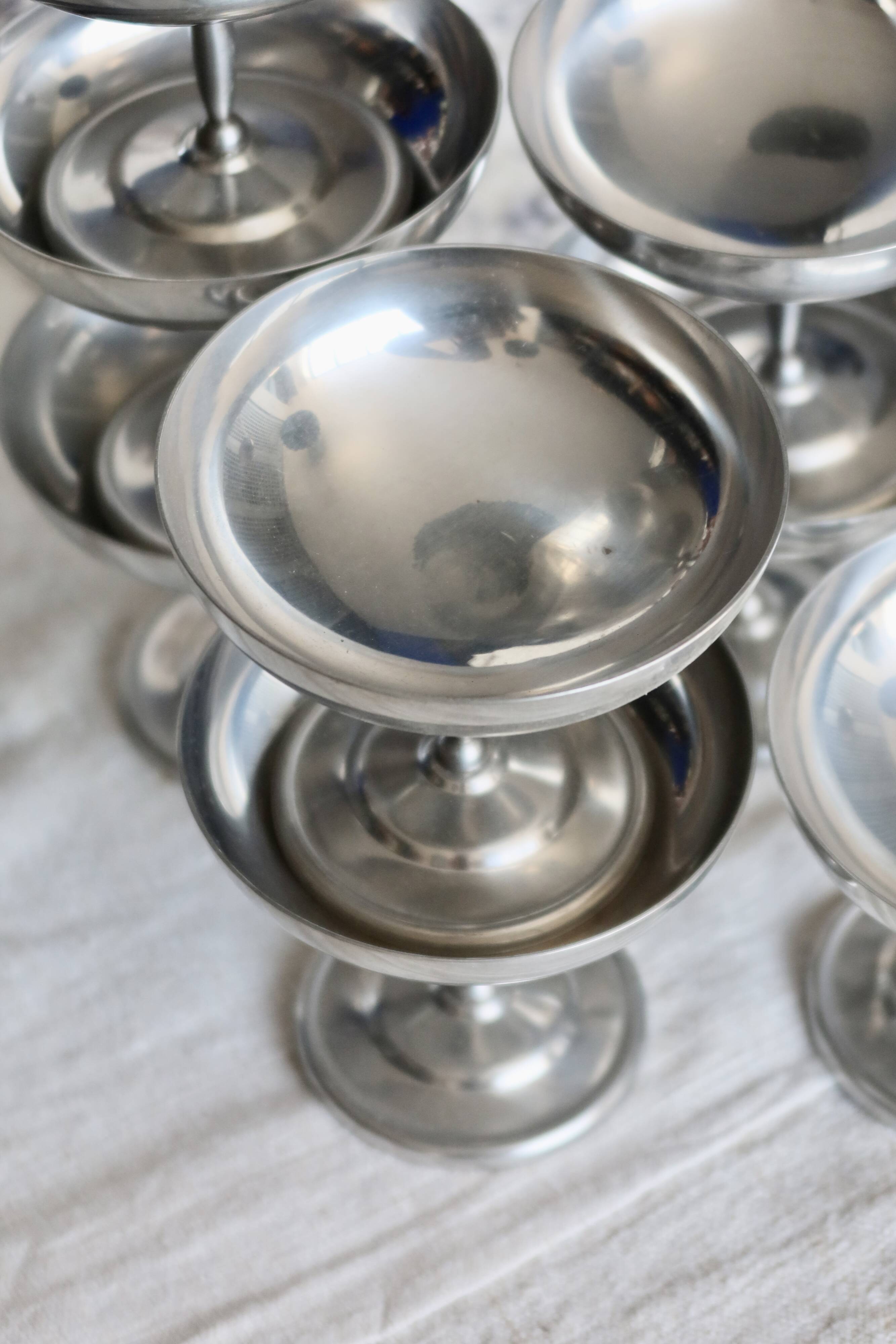 8 ice cream / champagne bowls - Vintage