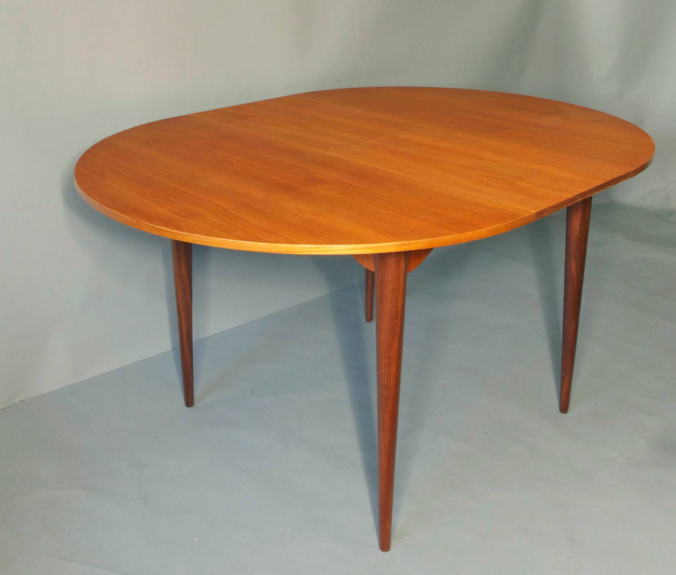 Table à manger circulaire extensible en teck, Italie, années 1960